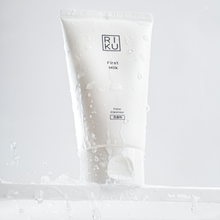 将图片加载到图库查看器，RIKU First Milk Face Cleanser